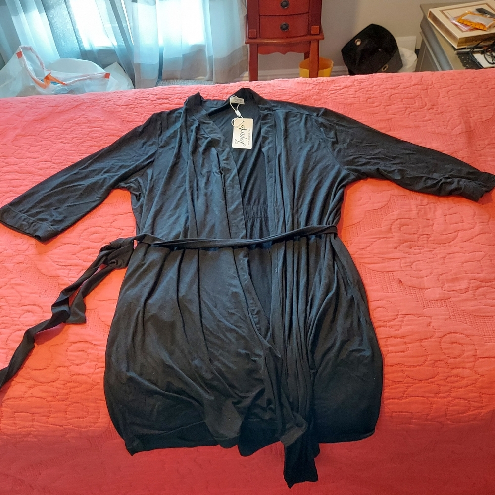 Short Robe